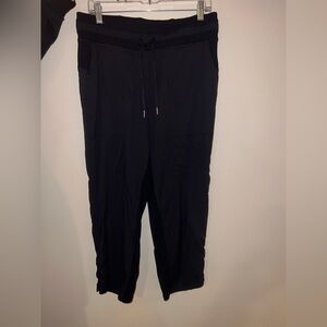 Lululemon Women’s Dance Studio MR Crop